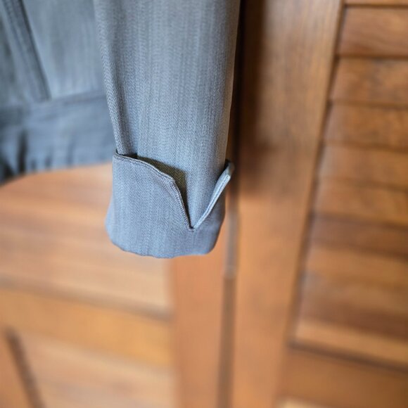 Chico's Platinum Women's Grey Ruffled Long Sleeve Stretch Jacket Size 1 - Picture 3 of 5